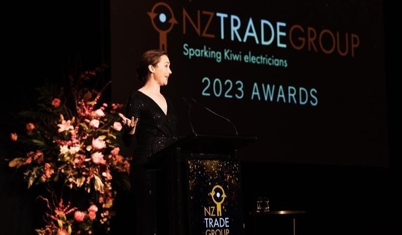 117c994d-6df3-45ce-ac81-744e5194f7ba-1-1